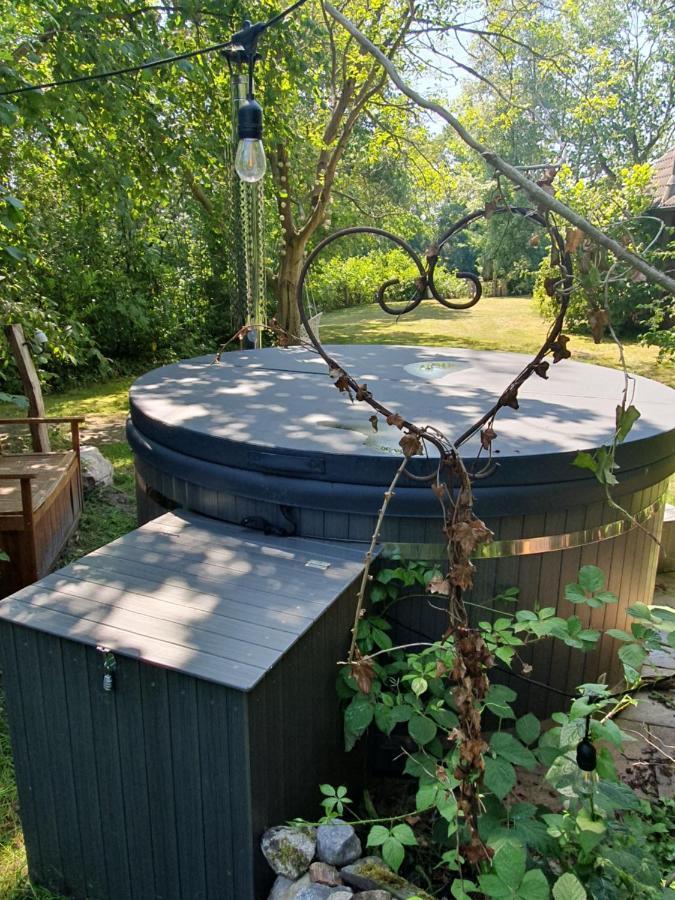 Ferienhaus Blauer See Mit Optionalem Hot-Tub Bockhorn  Ngoại thất bức ảnh